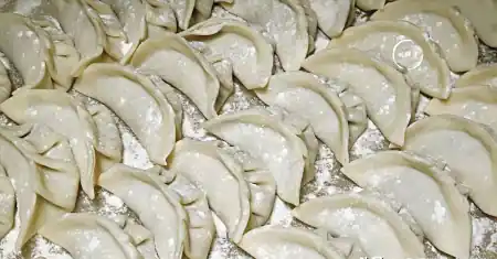 饺子包装后,这是个小技巧,让它不会粘在一起,也不会破裂 第2张 饺子包装后,这是个小技巧,让它不会粘在一起,也不会破裂 第2张